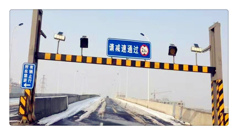 焦作一輛救護車竟被限高桿攔下過不去，咋回事？